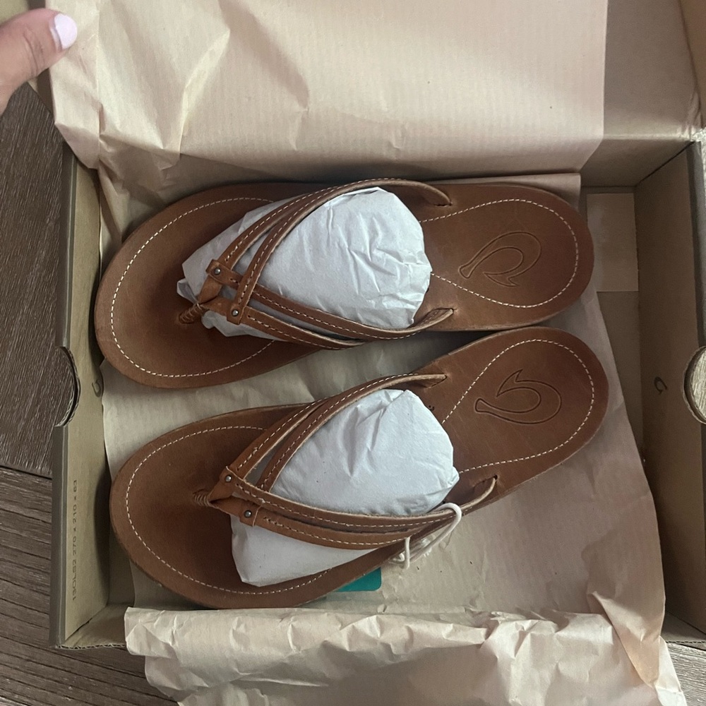 New in Box! OluKai Women's Sandals in Tan